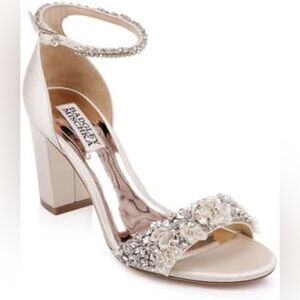 "FINESSE" BY BADGLEY MISCHKA BRIDAL size 7